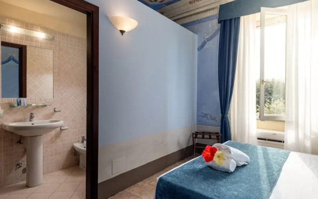 Hotel with swimming pool in Riparbella