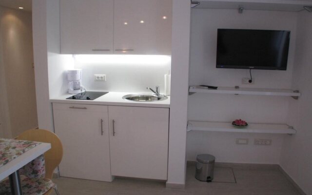 Split Center Suites
