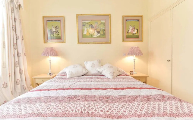 Smart 2 bedroom flat near Pimlico Tube