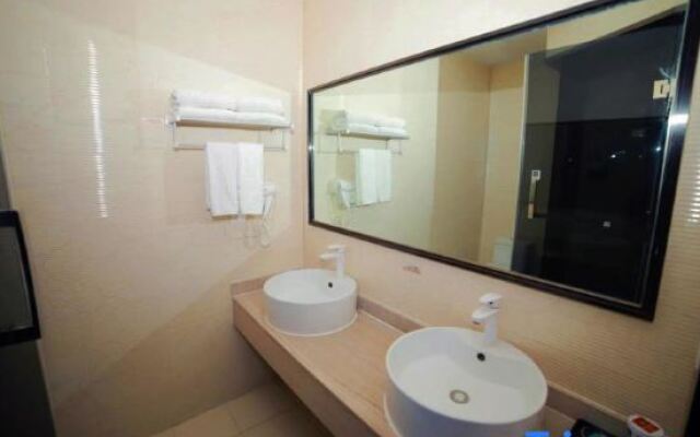 Luoyang Huajian Collection Hotel