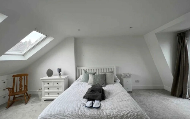 Gorgeous 3 Bedroom Home in Quaint Southfields