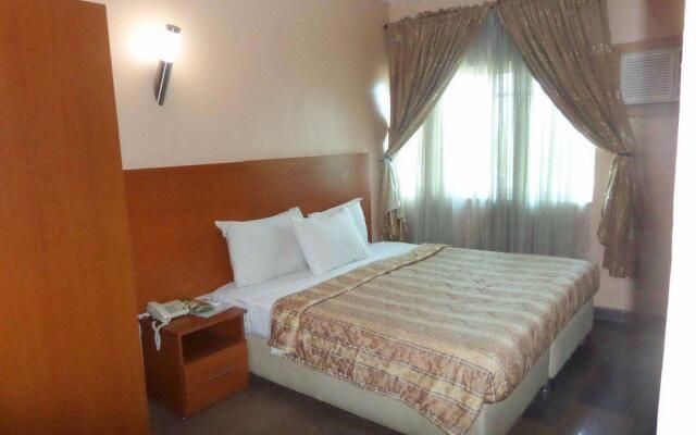 Summit Villas Suites & Apartment