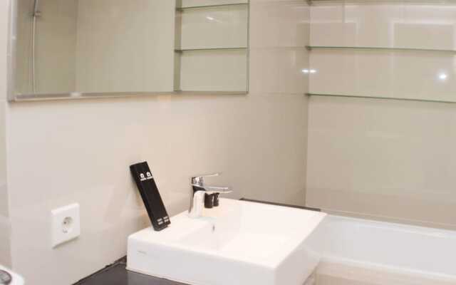 Nice And Comfy Studio Azalea Suites Apartment