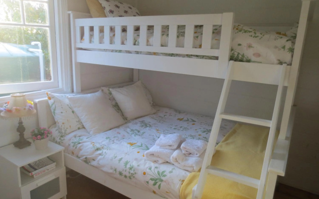 Walnut Cottage via Leongatha — 5-star hotel in Koorooman