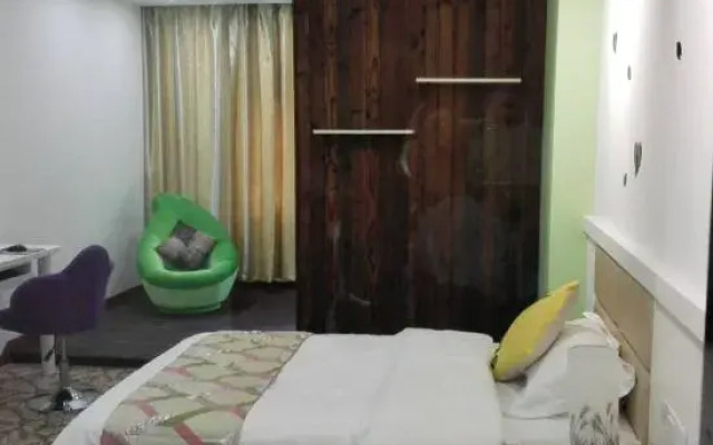 Shouxian Luolin Theme Hotel