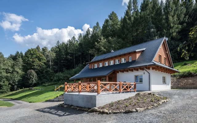 Villa With Pool in Hutisko-solanec