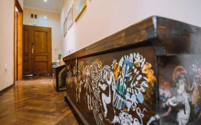Amoret Apartments
