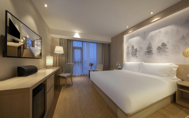 Orange Hotel  (Shanghai Hongqiao Railway Station Store)