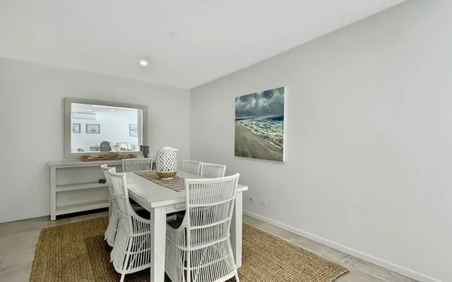 Elegantly Spacious 3-bed Unit Overlooking the Bay