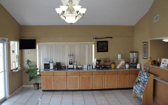 Continental Inn & Suites Nacogdoches TX / SFA  University/Downtown