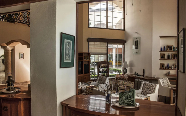 La Esmeralda en el Encanto Hotel Petit