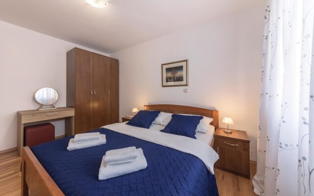 Nice Home in Valbandon With Wifi and 3 Bedrooms