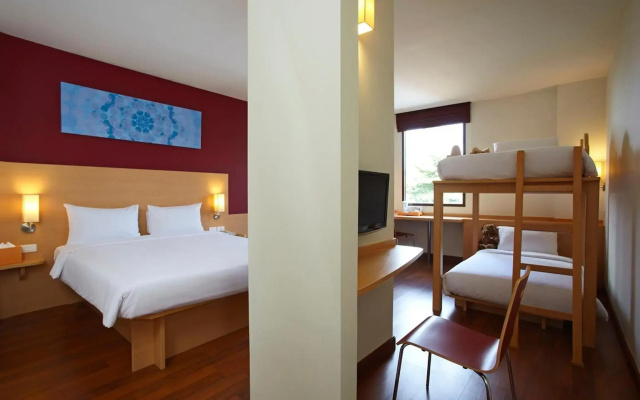 ibis Bangkok Riverside