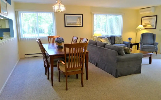 10 Gray - 2 Bedroom Condo