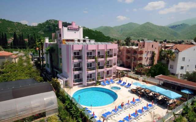 Rosy Hotel