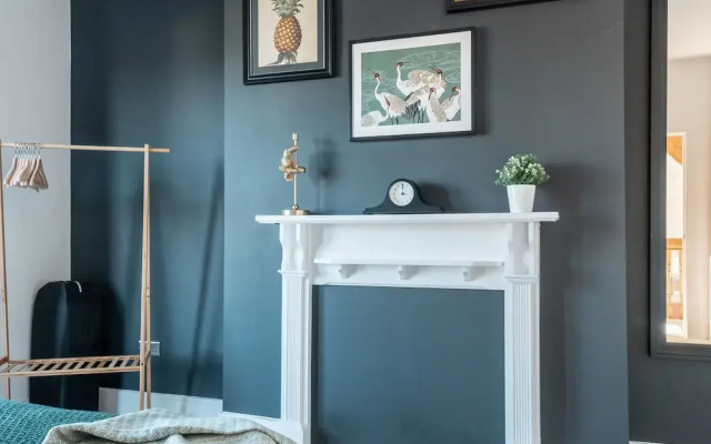 Kensington Place - 4 Bedroom Home w Free Parking