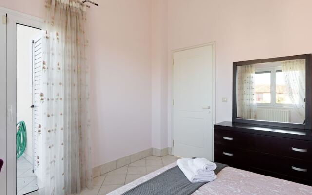 Enchanting Villa in Chalcis with Terrace