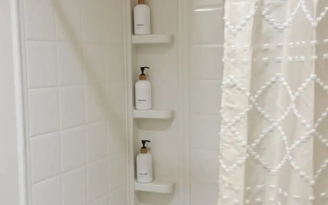 Stylish Retreat W Pool GYM Parking 10min to Cedars