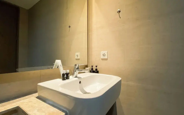 Cozy And Best Location 1Br Gold Coast Apartment
