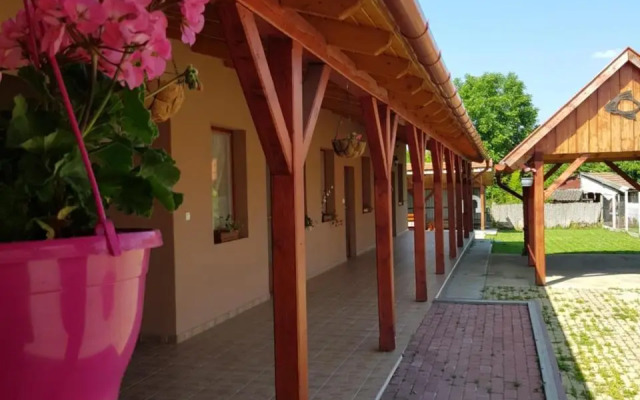 Tisza-Tavirózsa Vendégház