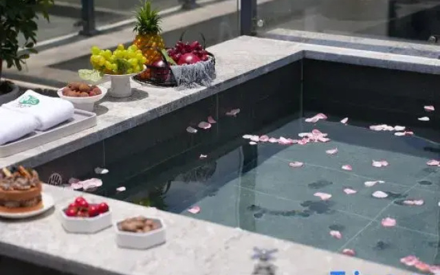 Tengchong Nuanrenju Hot Spring Homestay (Wenxinglou Branch)