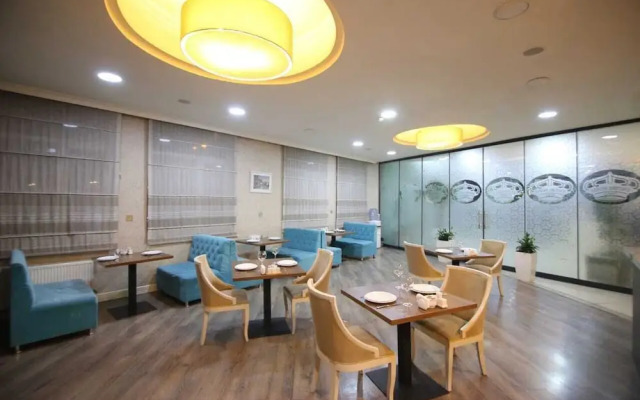 Empire Hotel