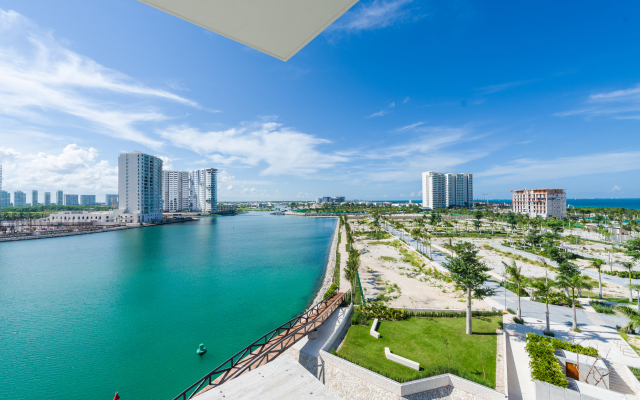 Renaissance Cancun Resort & Marina