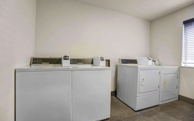 Superstition Inn and Suites