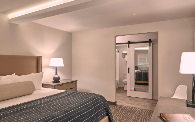 Fredericksburg Inn & Suites