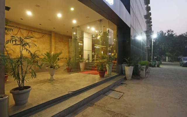 OYO 10968 Hotel Almati 1