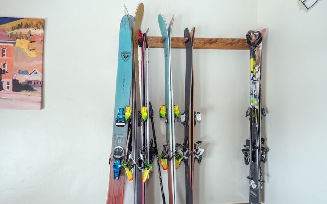 Ajax Loft 1 Bedroom Apts by RedAwning