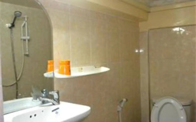 Golden Boat Guesthouse