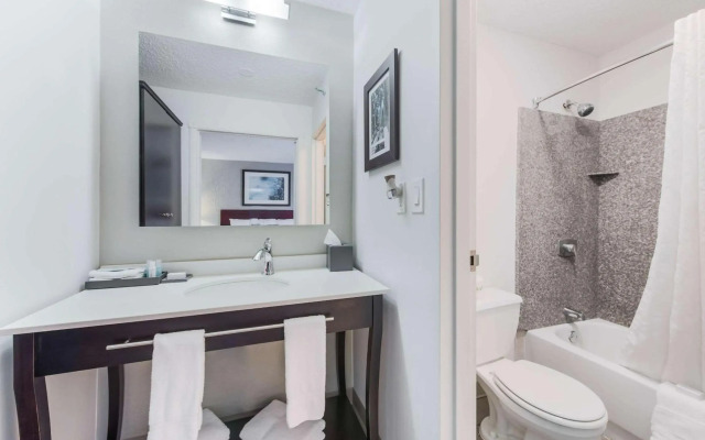 The Blu Hotel Blue Ash Cincinnati, Ascend Hotel Collection