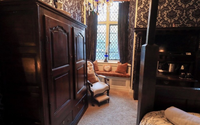 Summerlands Hall Gothic Apartment