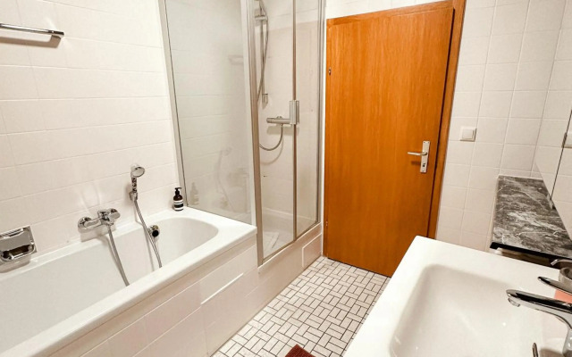 Suiteable Living - Boardinghaus mit Parkplätzen, WLAN und Waschraum