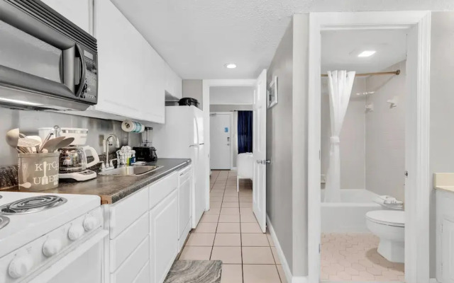 Beachfront Haven 1BR Condo with Balcony