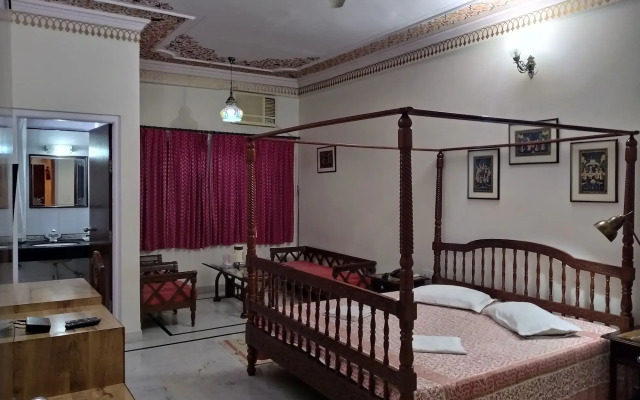 Anuraag Villa