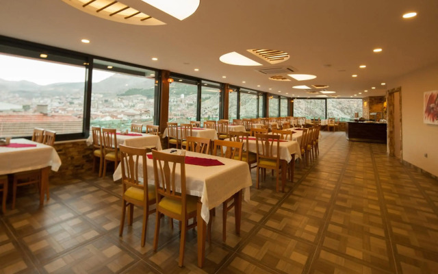 Armin Hotel