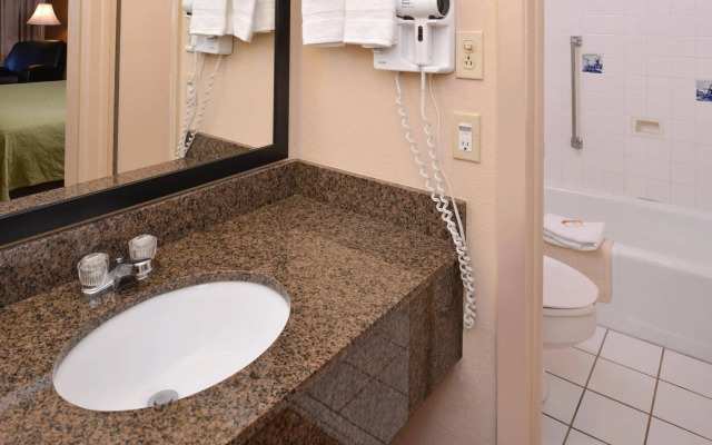 Quality Inn Dutch Inn