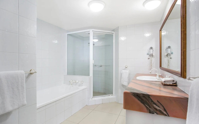 Soul Surfers Paradise 3 Bedroom Beach Apartment