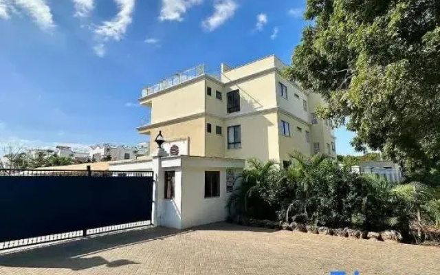 Luxurious 1bedhideaway with pool, AC &beach access