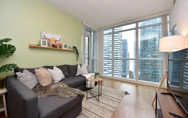 Toronto Suite Rentals - Maple Leaf Sq