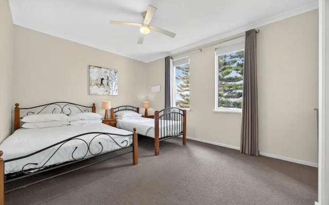 Serene 2-bed Apartment by the Canal