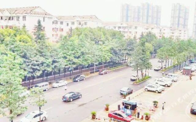 Elong ME Hotel (Wuhan Business School)