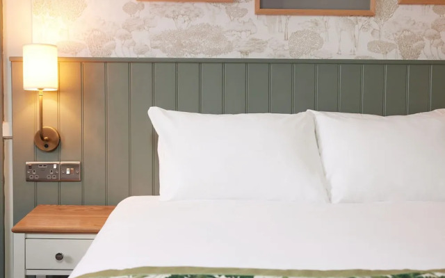 Kings Head Hotel by Greene King Inns