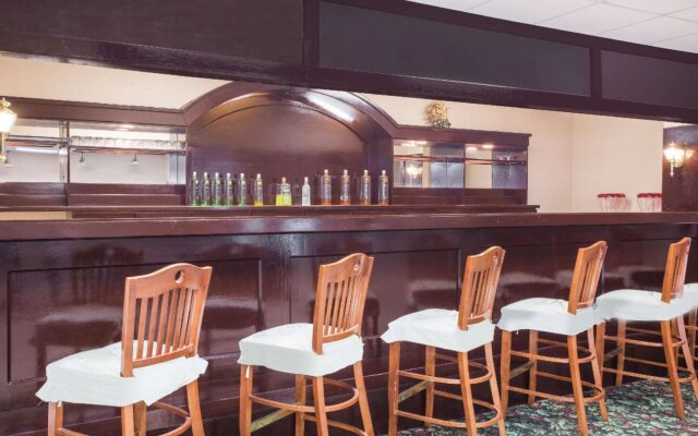 Ramada by Wyndham & Suites Warner Robins