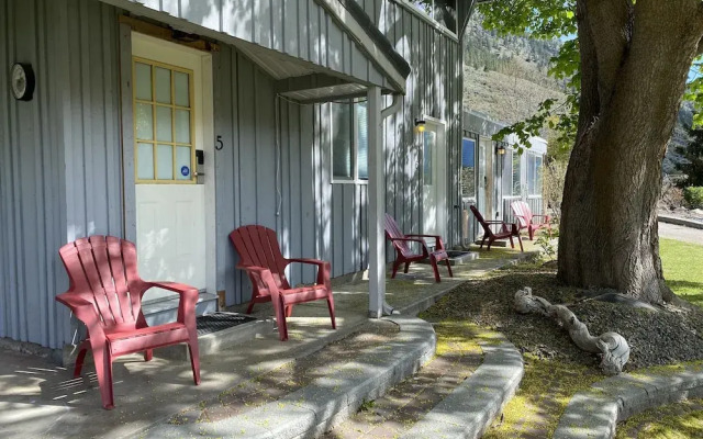 Similkameen Wild Resort & Winery