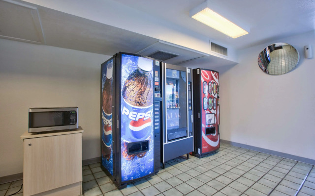 Motel 6 Valdosta, GA - University