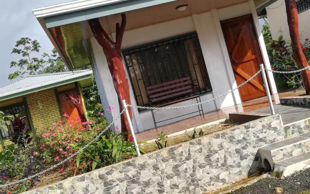 Soda y Cabinas El Parque