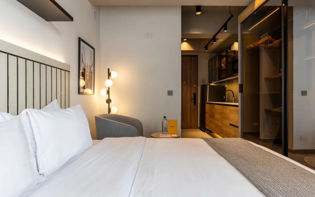 w Modern Loft in Unique Building